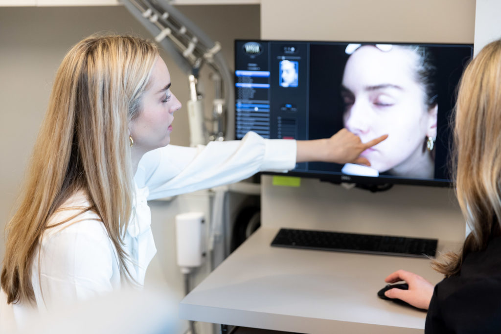 Visia with specialist showing the patient about images on a screen
