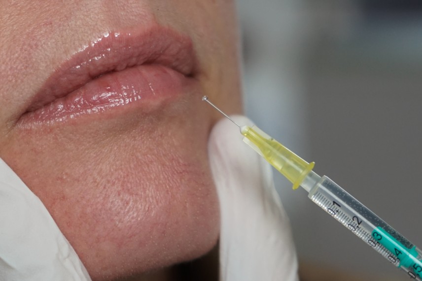 injecting glossy lips